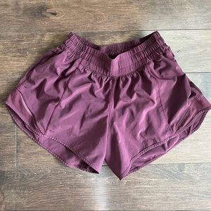 Lululemon Hotty Hot Short 4'